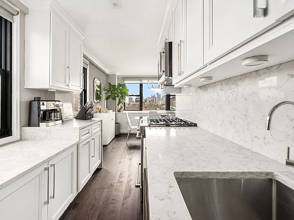 5th image of 230 E 15th St APT 12D