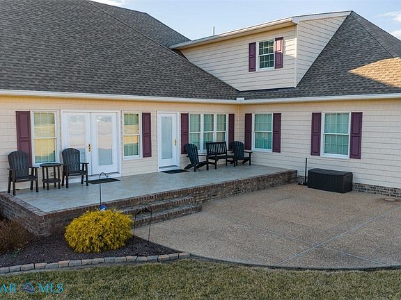 3rd image of 120 N Shore Rd