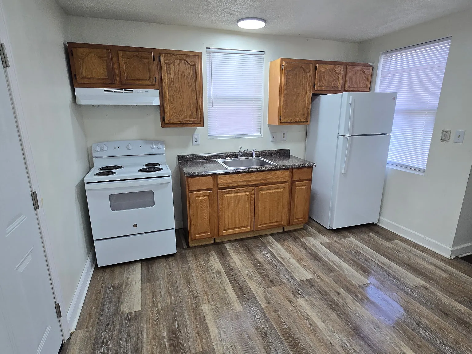 3 bed, 936 sqft, $1,450 — Photo 3