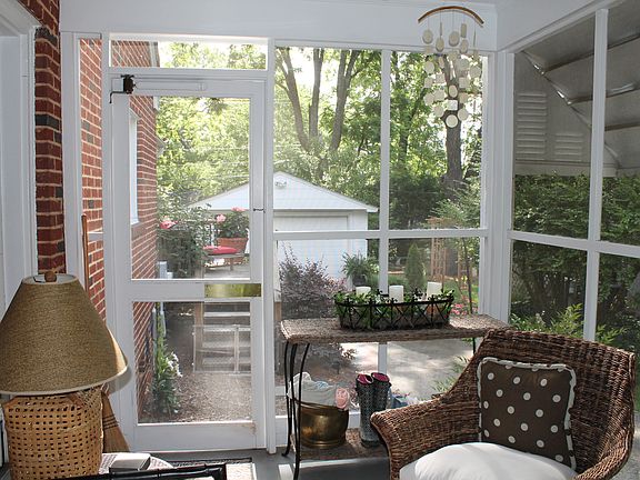 Screened porch off LR