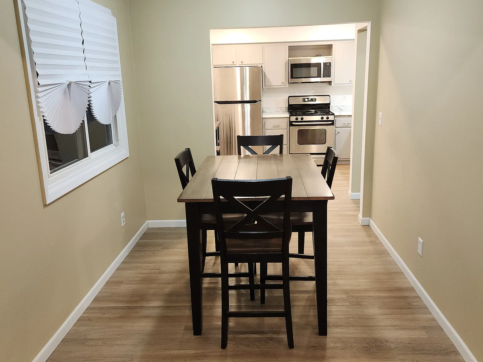 4 bed, 2260 sqft, $2,495 — Photo 3