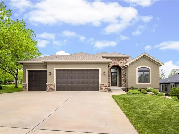 18920 W 99th Ter, Lenexa, KS 66220