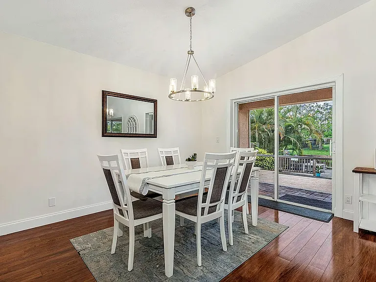 1304 Waterway Cove Dr — Photo 10