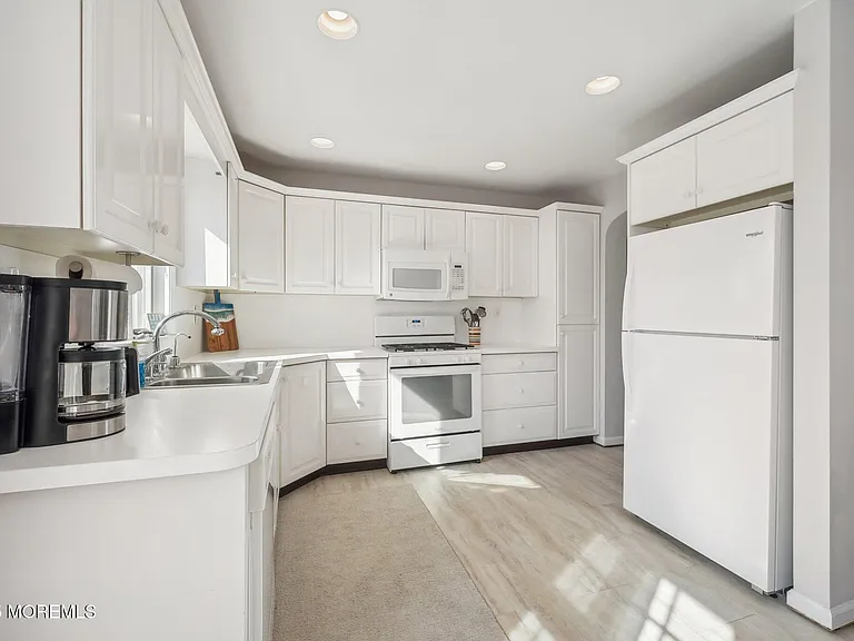 202 Yale Ave — Photo 4