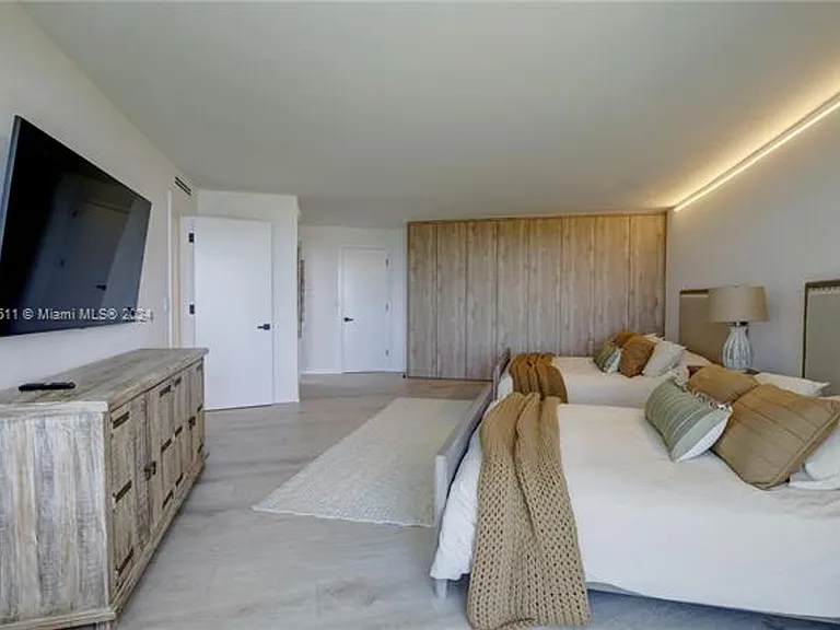 1121 Crandon Blvd #D1201 — Photo 25