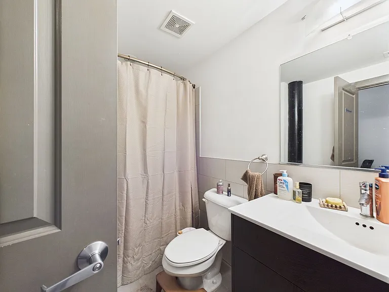 1322 W Broad St #2-C — Photo 15