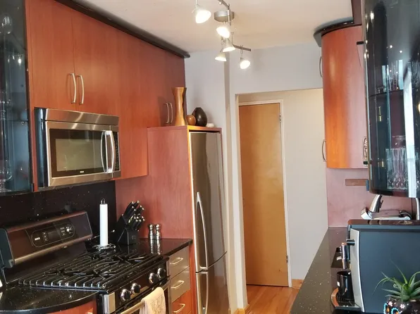 2580 Ocean Parkway image 12 of 23