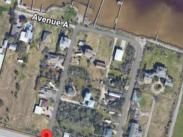 2336 E Bayshore Dr, Dickinson, TX 77539