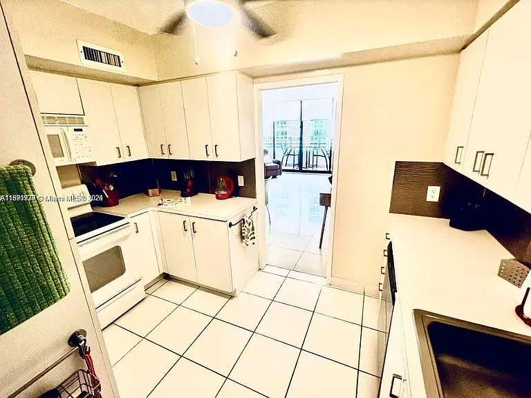3505 S Ocean Dr #911 — Photo 9