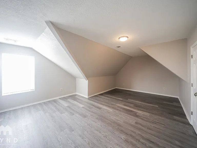 7384 Hunters Forest Dr — Photo 8