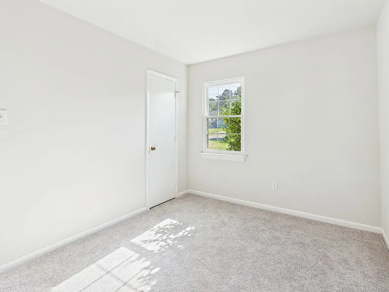 2336 Sara Ln — Photo 23
