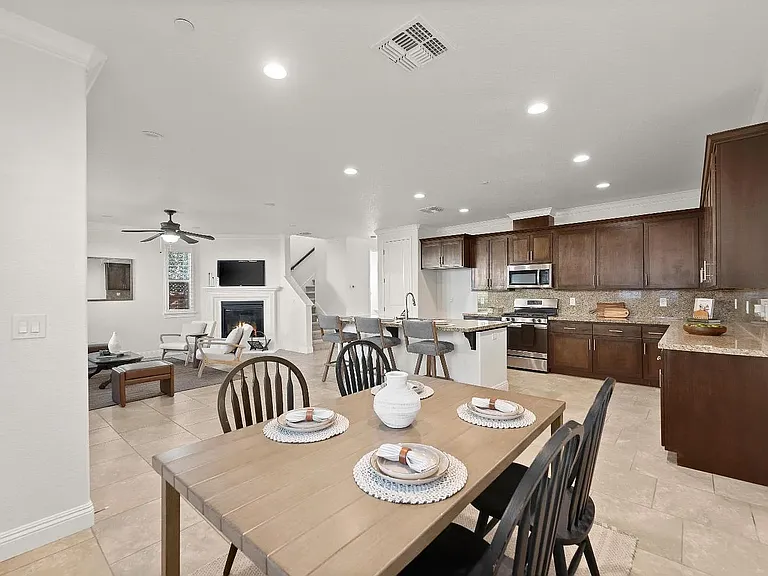663 Addison Ln — Photo 38
