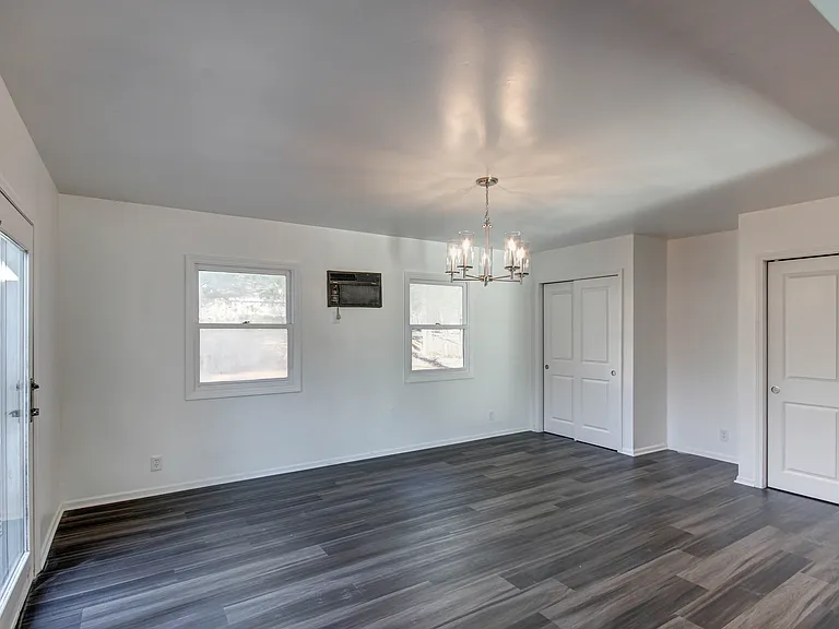 403 Whitehall Dr — Photo 12