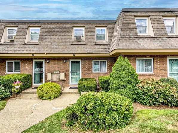 17 Walcott Valley Dr #17, Hopkinton, MA 01748