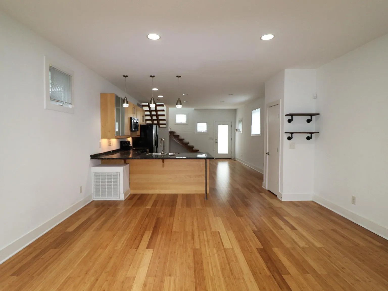 2 bed, 2.5 bath, 1340 sqft, $2,695 — Photo 3