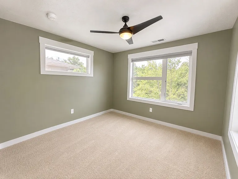 1634 S Oakland Ave — Photo 15