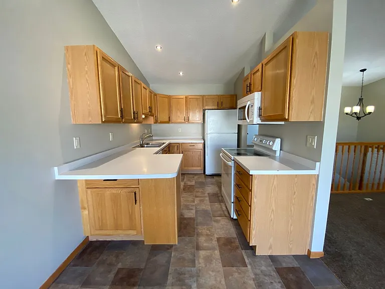 2917 Wheatland Dr S — Photo 3