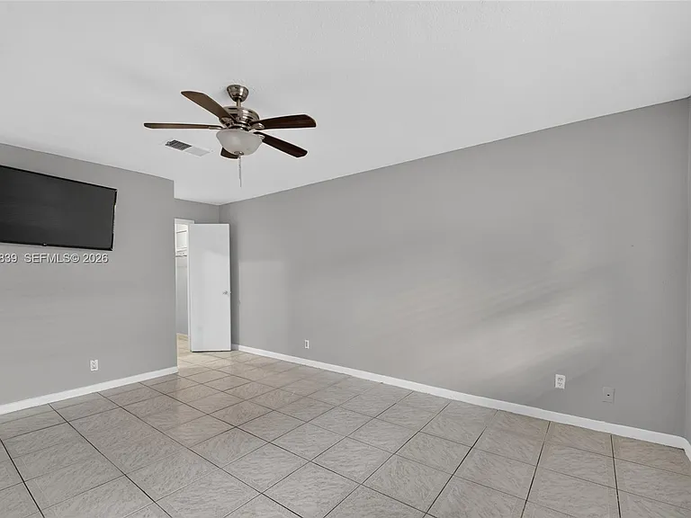 129 SE 4th Ave #4 — Photo 8