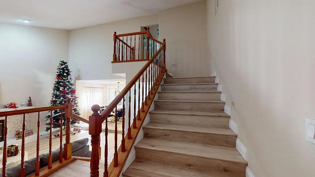 4 bed, 2.5 bath, 2641 sqft, $4,000 — Photo 3
