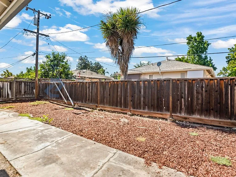 1443 Jeffery Ave — Photo 22