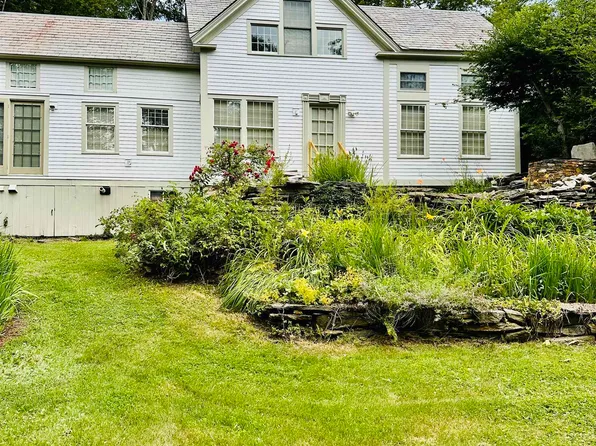 7 Cross Street, Newfane, VT 05345