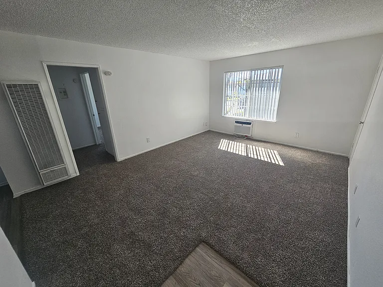 Riverglen Apartments — Photo 10