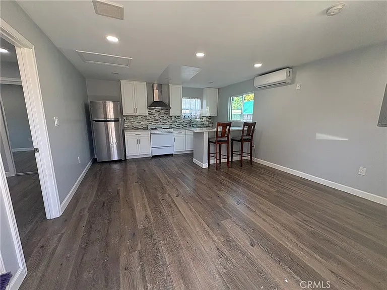 145 W 118th Pl — Photo 11