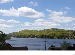 79 S Lake Shore Dr, Brookfield, CT 06804