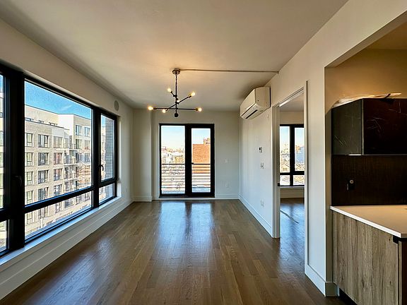 4th image of 880 Rogers Ave #710