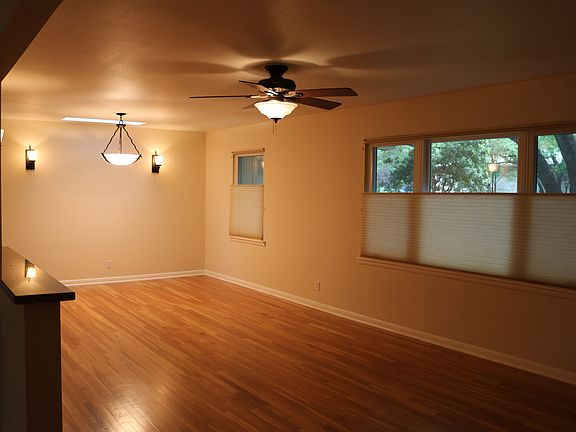 4th image of 207 W Spring Dr