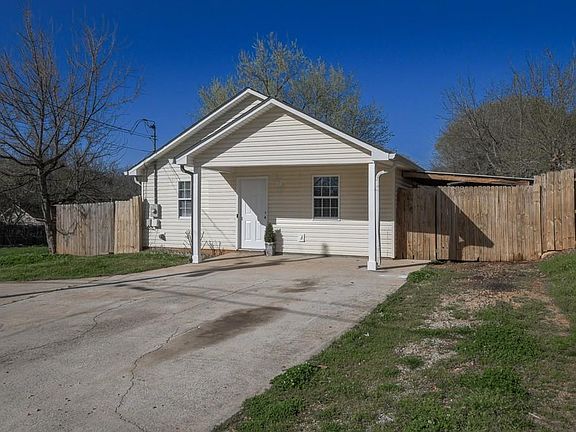 3rd image of 1089 Travis Dr