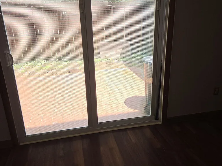 102 Goldenview Ln — Photo 6