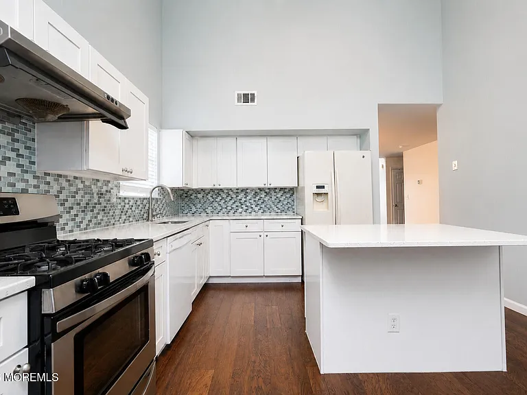 10 Madison Ct — Photo 9