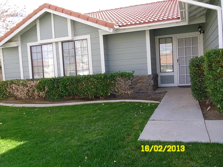 4660 Grandview Dr — Photo 11