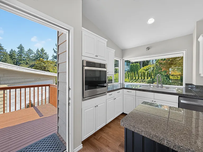 16706 SE 44th St — Photo 9