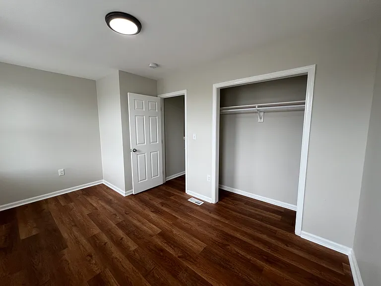 5301 Maple Ave — Photo 9