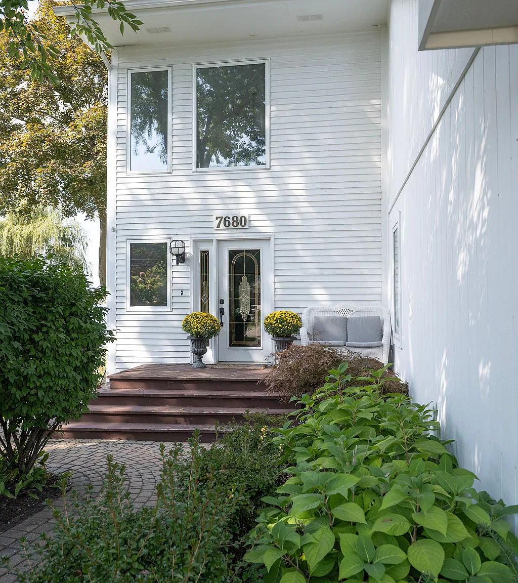 7680 Barnsbury Dr — Photo 2