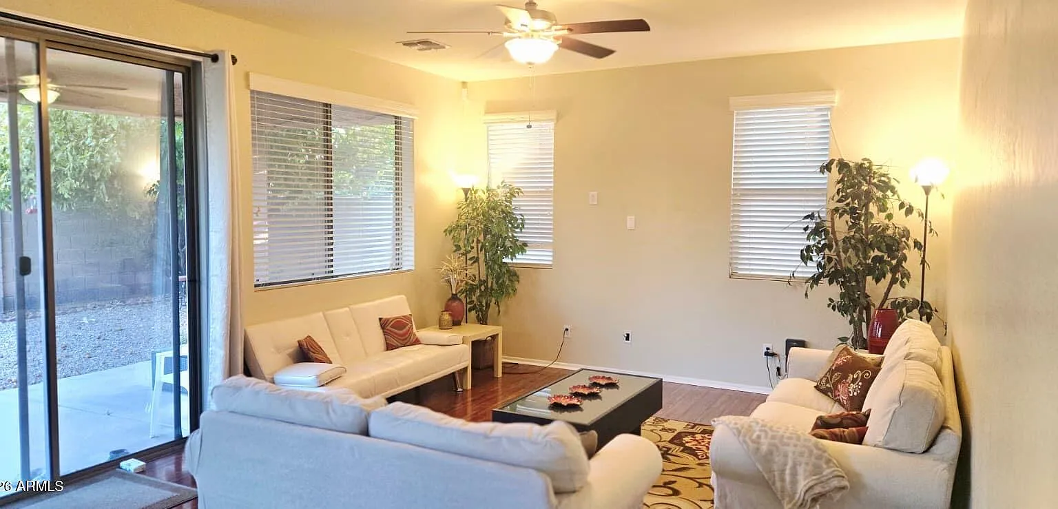 3 bed, 2.5 bath, 2414 sqft, $3,100 — Photo 4