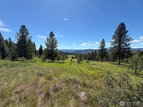 3rd image of 5 Hidden Spring Ranch Road