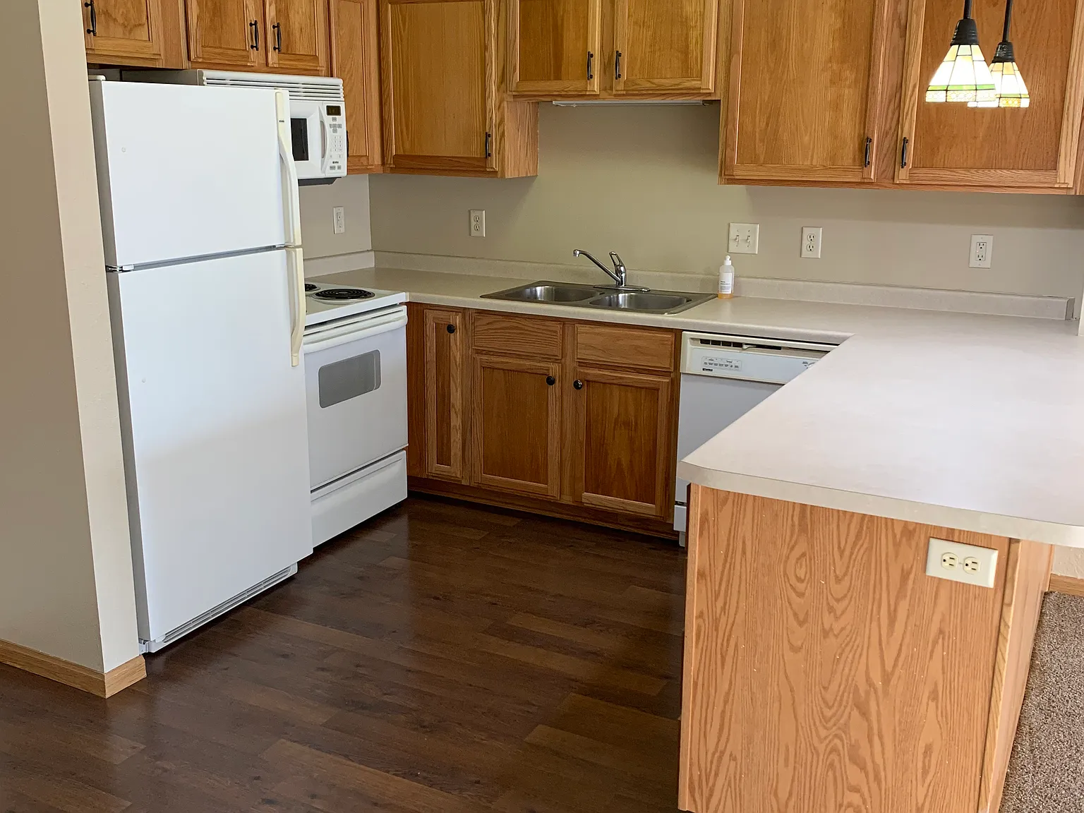 1321 Lake Dr — Photo 3