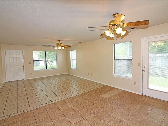 4th image of 817 E Kara Ln
