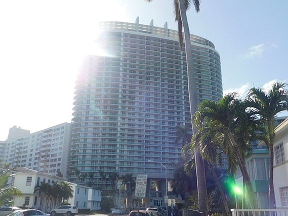 Exterior Neighborhood (street photo)