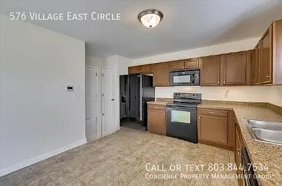 576 Village East Cir — Photo 8