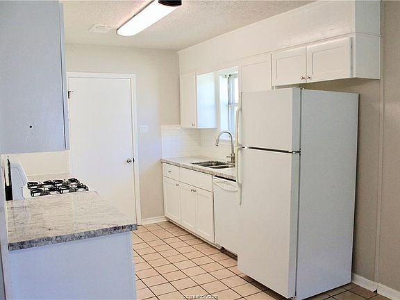 4th image of 1405 Austin Ave