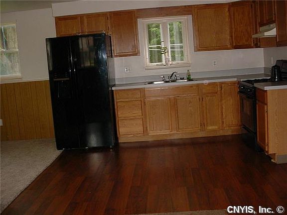 4th image of 302 Golfcrest Cir