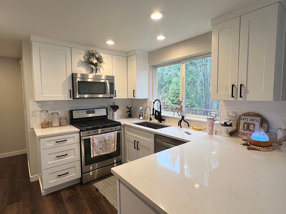 1st image of 11711 Meridian Pl NE