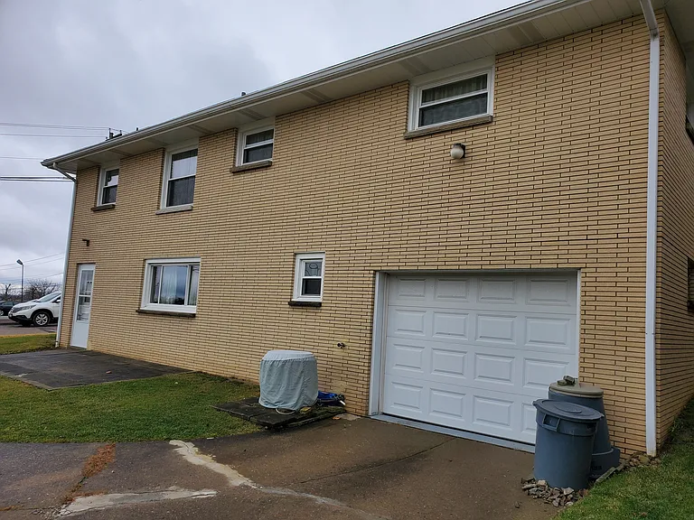 229 Elaine St — Photo 9