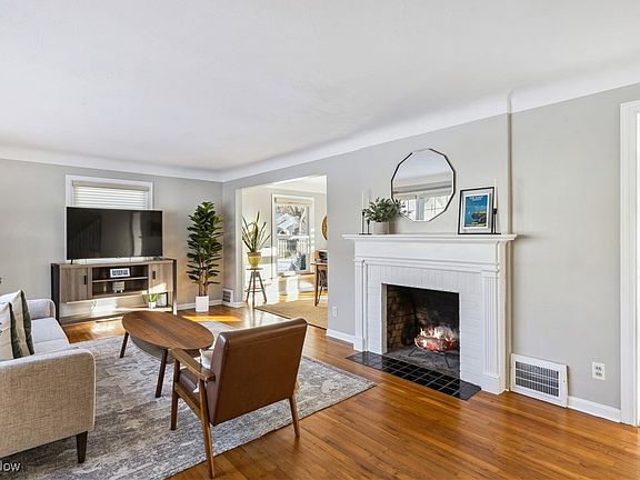 2nd image of 20369 Parkview Ave