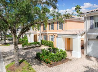 5713 Cove Cir, Naples, FL 34119