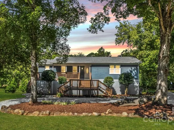 6106 Cambridge Dr, Harrisburg, NC 28075